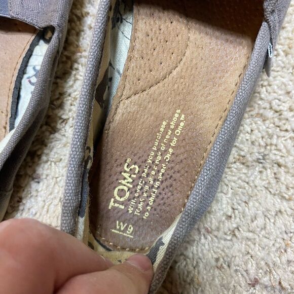 TOMS Shoes 9 - Picture 3 of 3